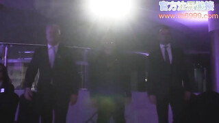 送嫂子回家的路上，给她吃棒棒糖 乱伦