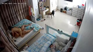 黑客破解家庭网络摄像头偷拍星期天不用上班小夫妻睡懒觉起来疯狂做爱